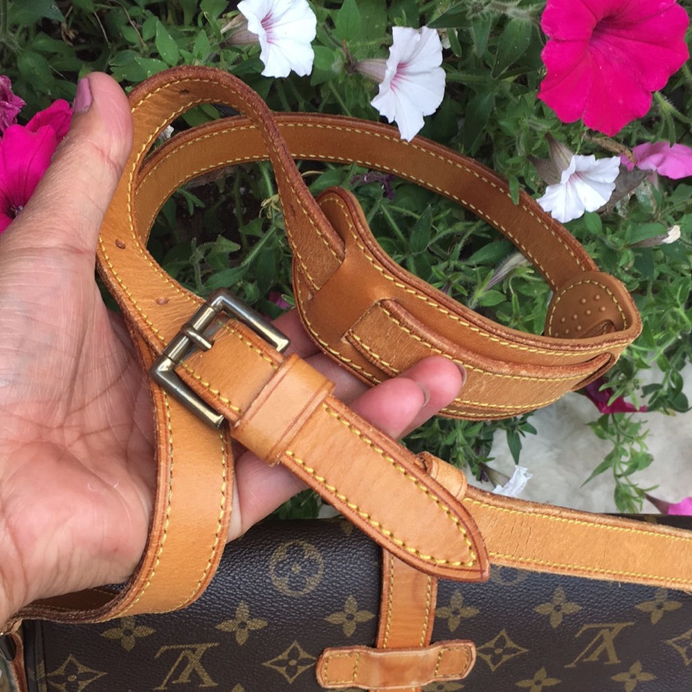 Authentic Louis Vuitton Chantily MM. - Picture 8 of 16